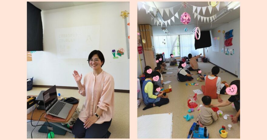 親子のひろばで開催された子育て講座の様子。講師が笑顔で手を振っており、後方では親子が遊びながら話を聞いている。