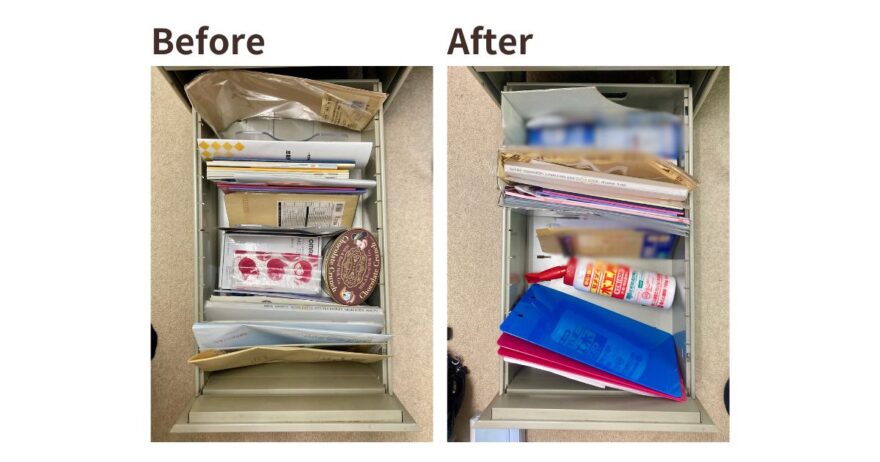 文房具が入った引き出しのビフォーアフター。左は整理前で、文房具がランダムに配置されている。